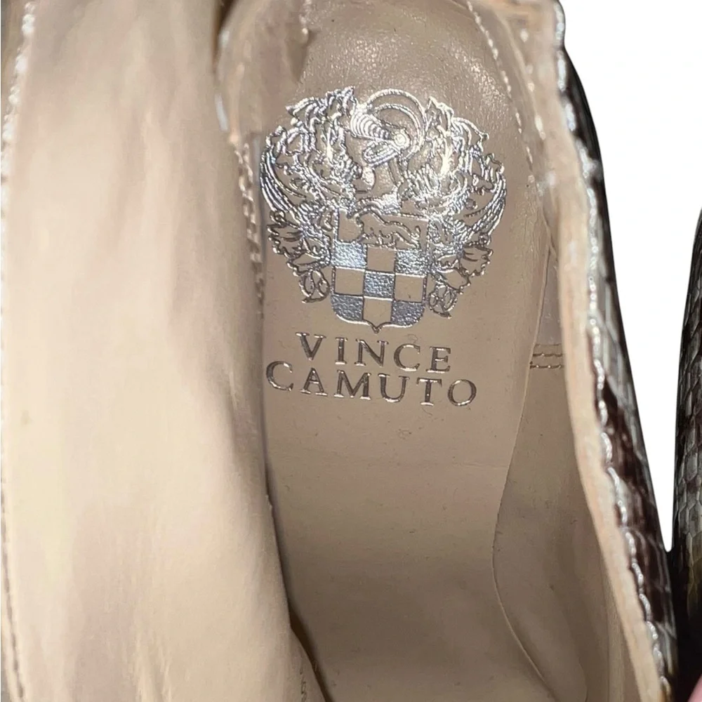 VINCE CAMUTO Short White Leather Boots Ginsel Size 6.5 Snake Print 1362-18